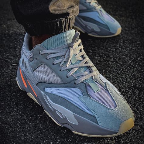 Adidas Yeezy boost 700